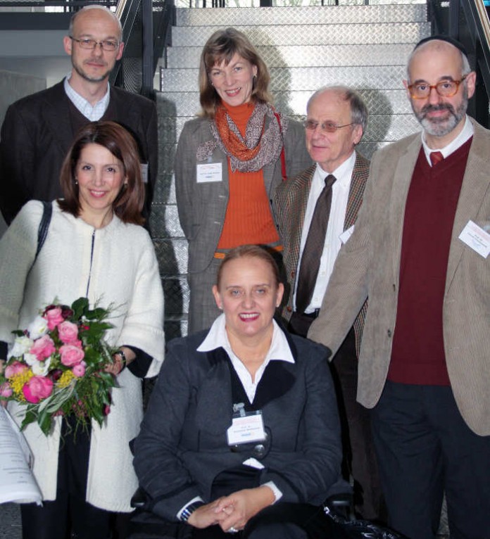 Prof. Dr. Schröder, Prof. Dr. Boehme, Prof. Dr. Schaller sowie (vorne v.l.n.r.) Bilkay Öney, Prof. Dr. Wellensiek und Prof. Dr. Krochmalnik (hinten v.l.n.r.)